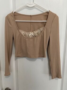Long Sleeve Scoop Neck Ribbed Crop Top - Taupe